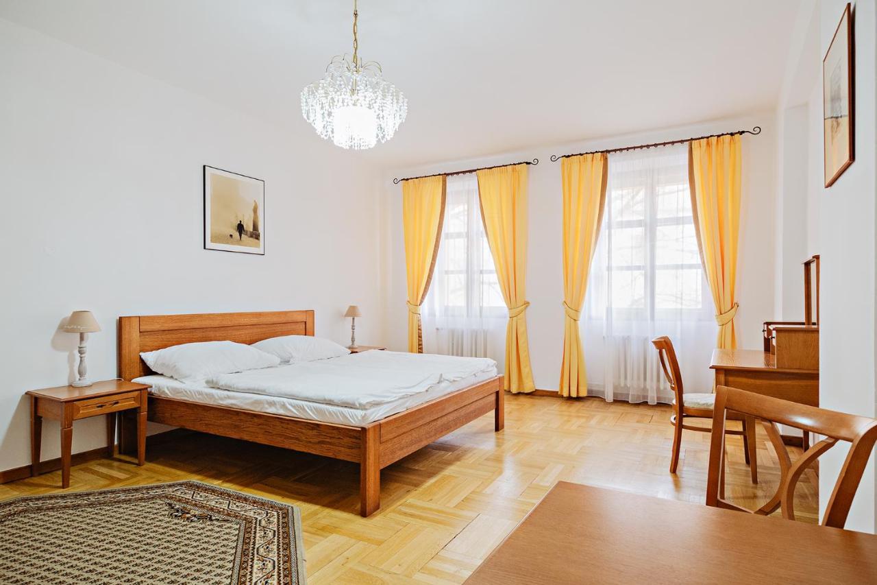 U Cerneho Medveda- At The Black Bear Apartman Prága Kültér fotó