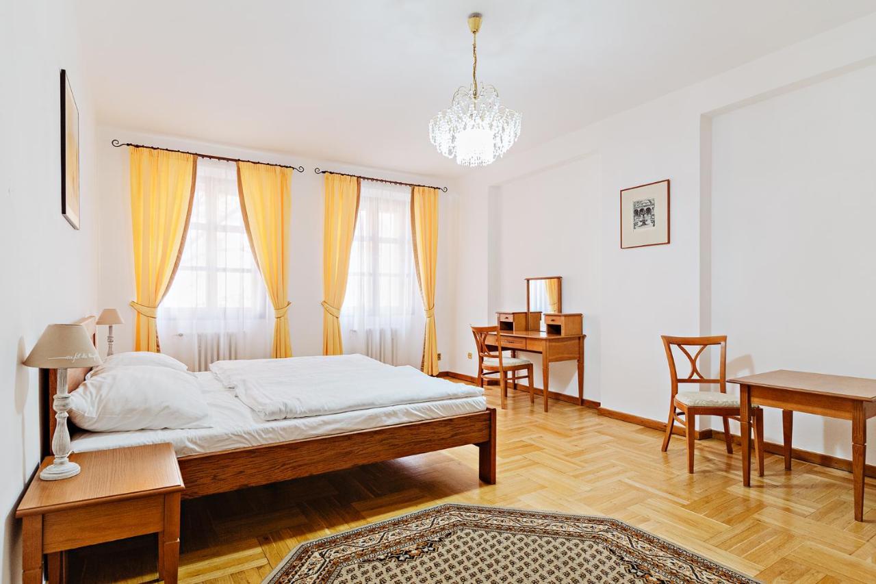 U Cerneho Medveda- At The Black Bear Apartman Prága Kültér fotó